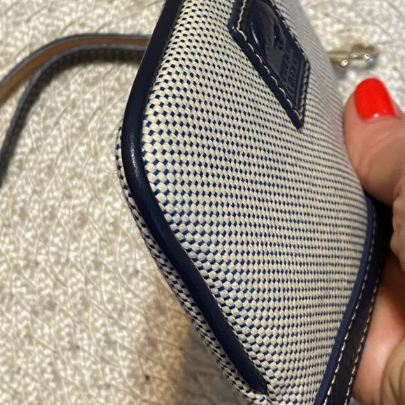 NWOT Dooney & Bourke  wristlet - Picture 4 of 11